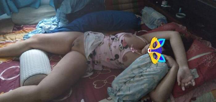 အိပ်နေတဲ့ ခယ်မလေးကို တက်လိုး