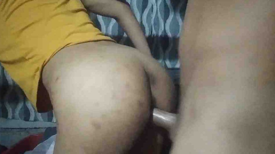 ဘောင်းဘီချွတ်ပီး ကုန်းပေးရှာတာ